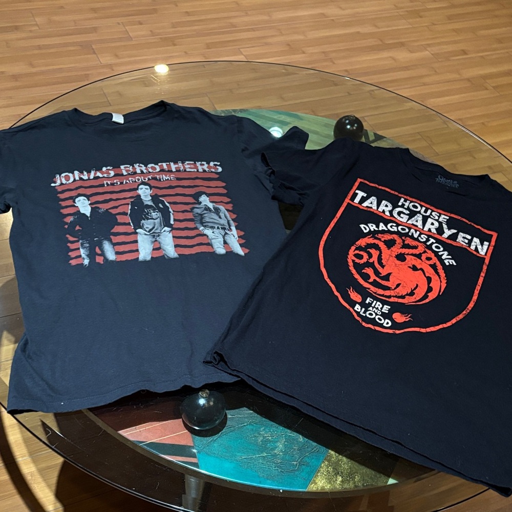 Alternative Black Graphic T-shirt’s can be unisex